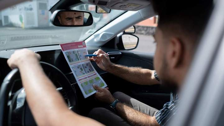 Comment un coiffeur se tient-il informé des nouvelles tendances et techniques ? Royan